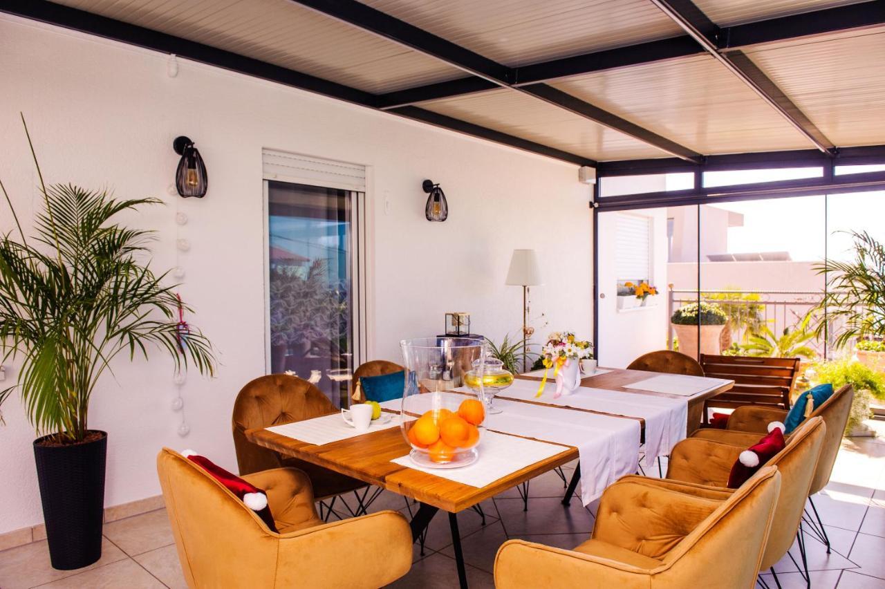 Apartment And Rooms Ana Podstrana Esterno foto