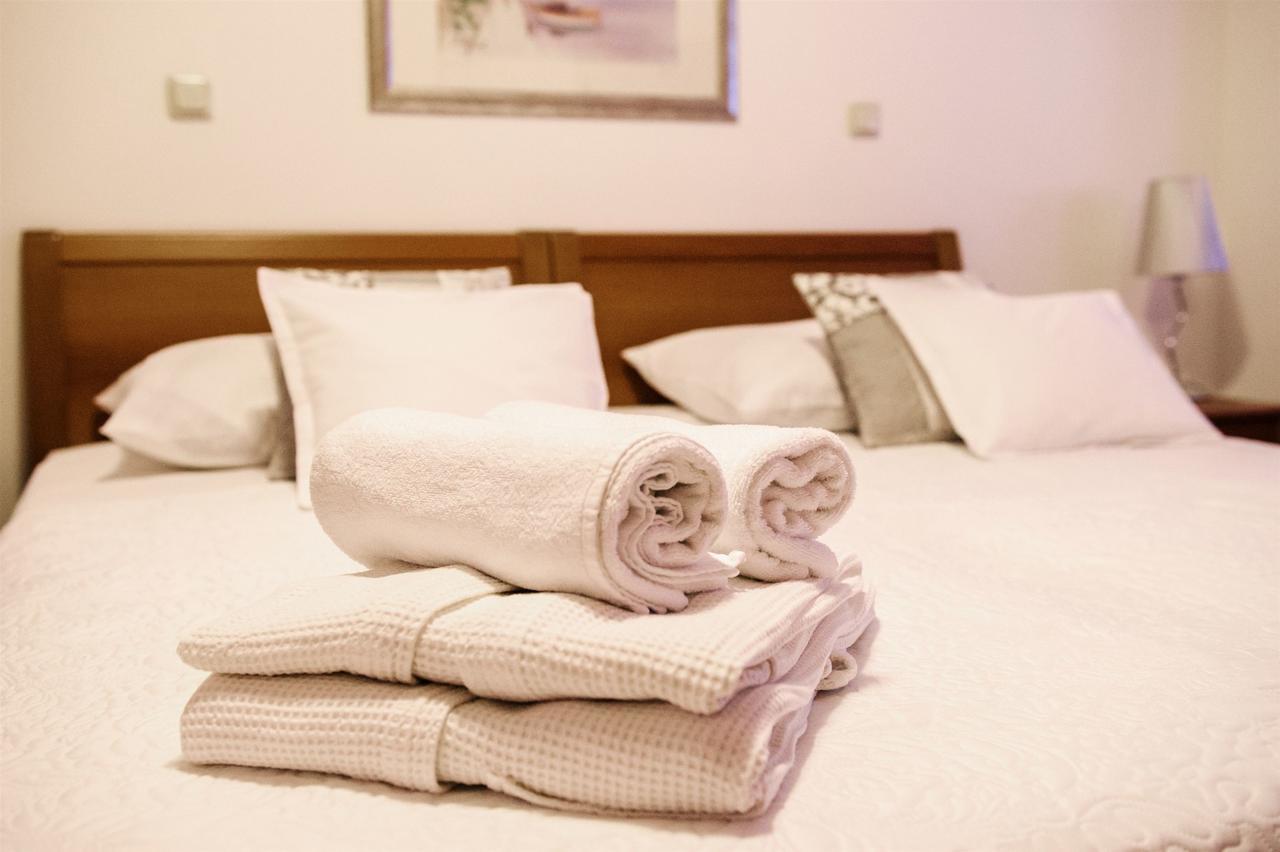 Apartment And Rooms Ana Podstrana Esterno foto
